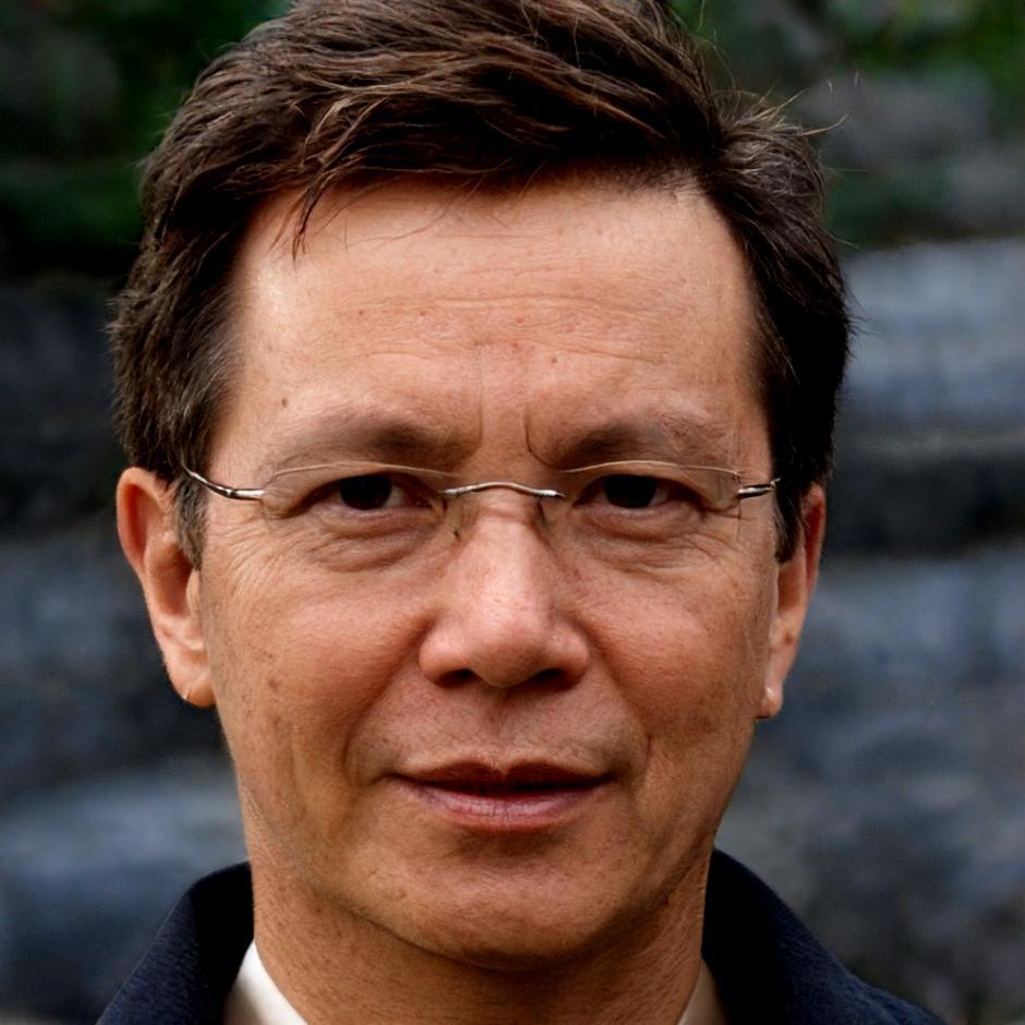 Portrait de Julien Rousseau, conseiller en optimisation fiscale